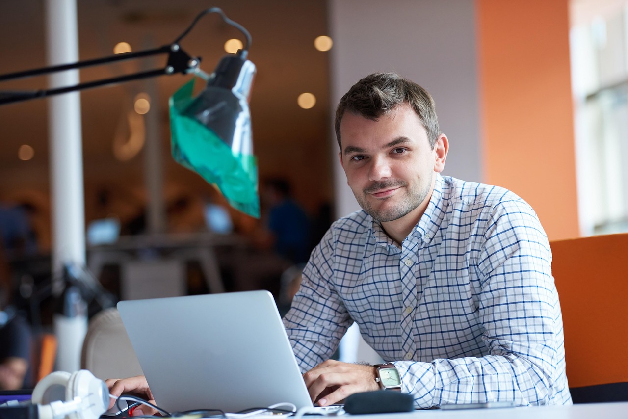 découvrez l'importance de l'implication des employés dans une organisation, ses avantages, ainsi que des stratégies efficaces pour favoriser leur engagement et améliorer la performance globale de l'entreprise.
